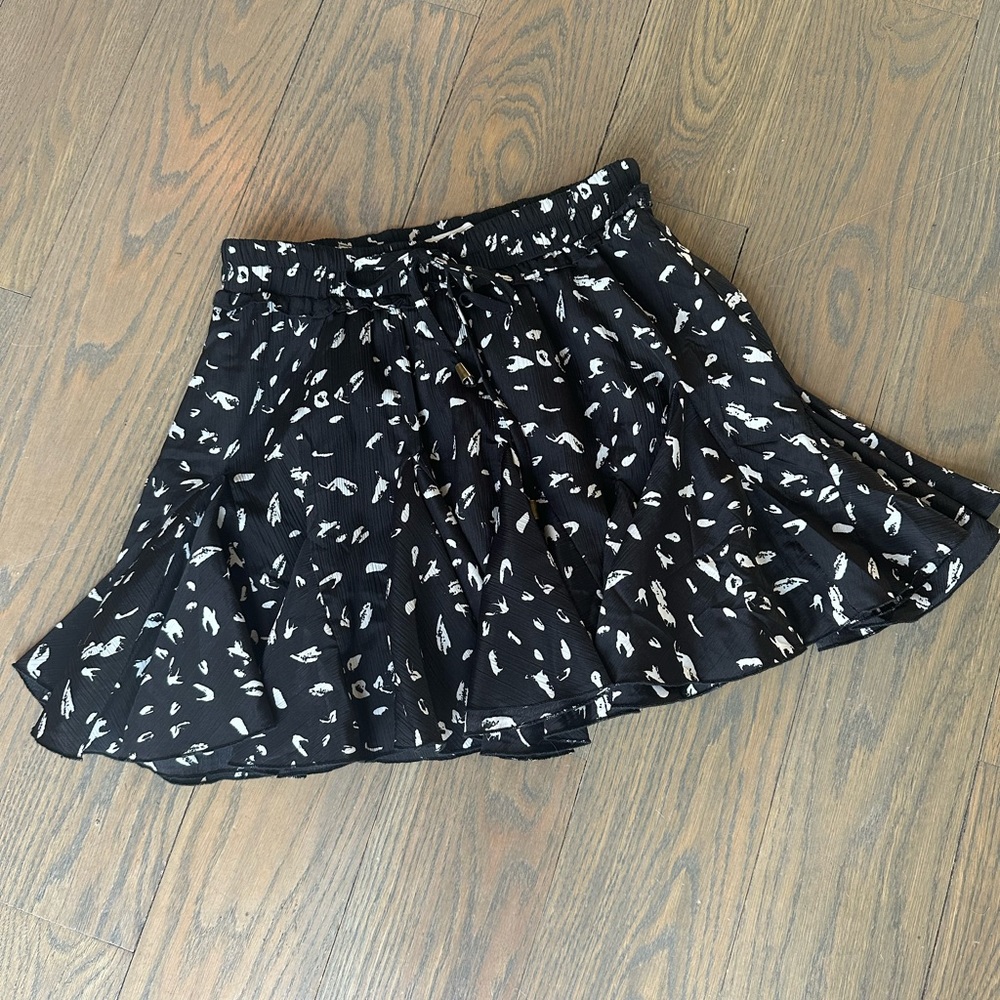 Black and Cream Ruffle Skort from Lizard Thicket- size small